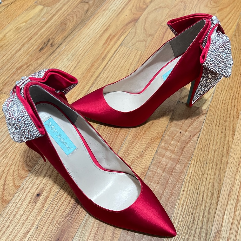 Betsey Johnson SB BRYN heels